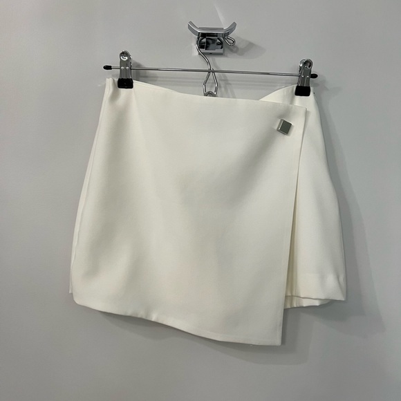 Zara basic skirt. Size small. Off white. - Picture 1 of 2